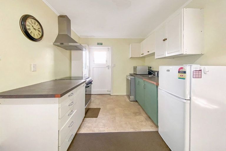 Photo of property in 16 Halifax Street, Kingston, Wellington, 6021