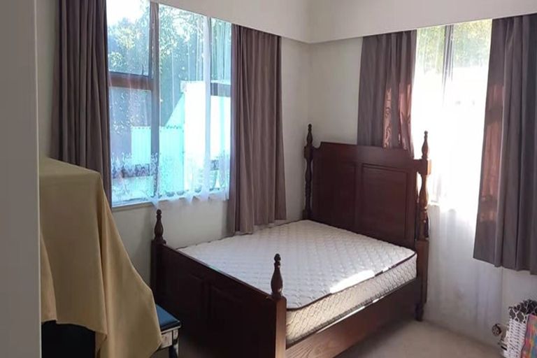 Photo of property in 10 Graham Avenue, Te Atatu Peninsula, Auckland, 0610