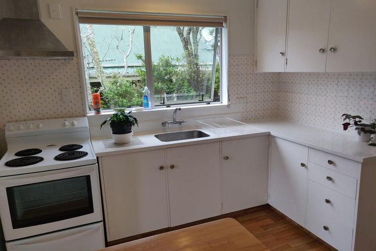 Photo of property in 17a Kingsbridge Place, Newlands, Wellington, 6037