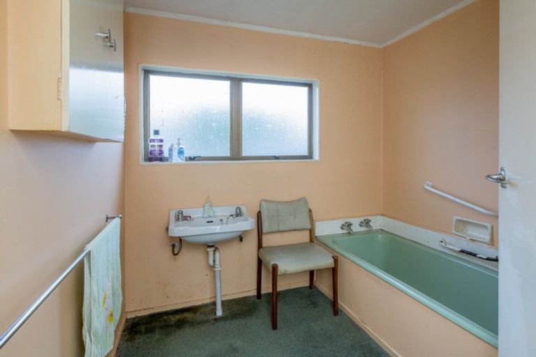 Photo of property in 32 Strathmore Avenue, Levin, 5510