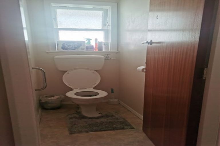 Photo of property in 42 Gibbons Street, Upper Hutt Central, Upper Hutt, 5018