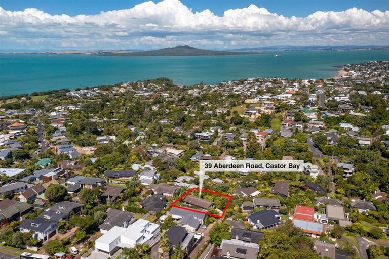 Photo of property in 39 Aberdeen Road, Castor Bay, Auckland, 0620