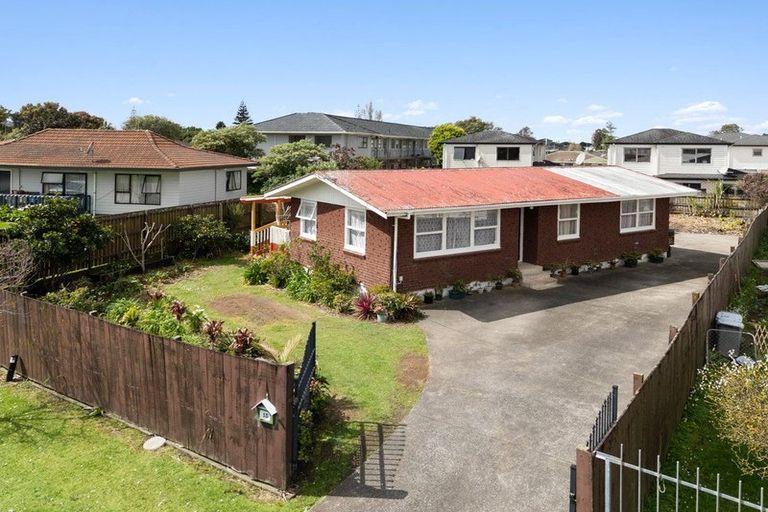 Photo of property in 15 Kambalda Street, Mangere Bridge, Auckland, 2022