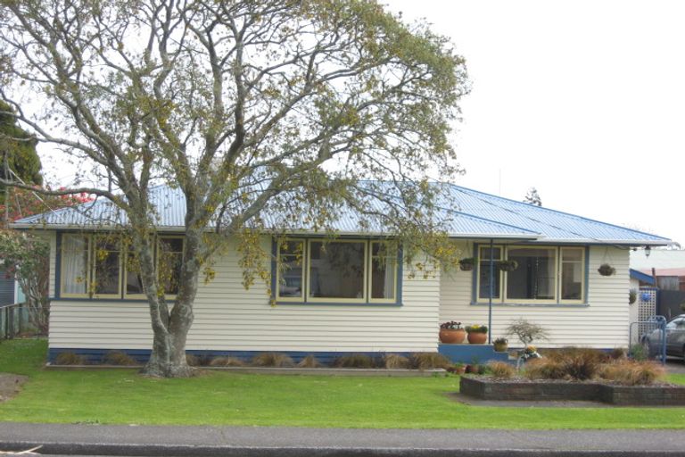 Photo of property in 402 Carrington Street, Upper Vogeltown, New Plymouth, 4310