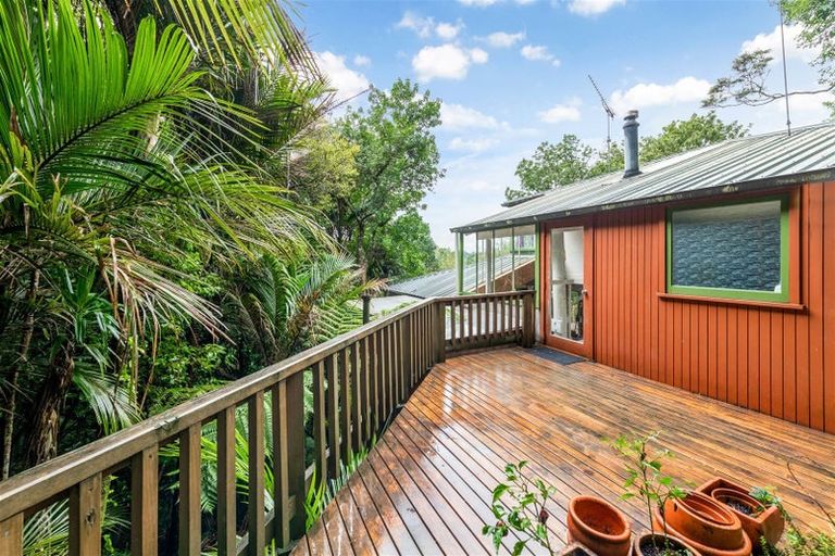 Photo of property in 40 Tanekaha Road, Titirangi, Auckland, 0604