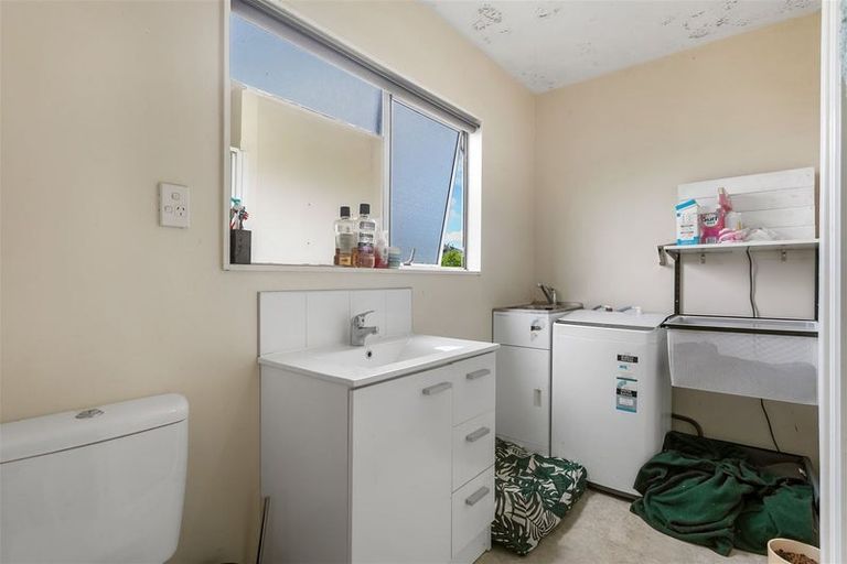 Photo of property in 7 Hueglow Rise, West Harbour, Auckland, 0618