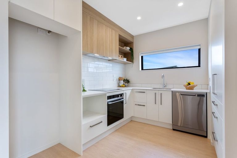 Photo of property in 2 Juniper Drive, Rosehill, Papakura, 2113