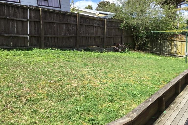 Photo of property in 10a Kiernan Place, Kelston, Auckland, 0602