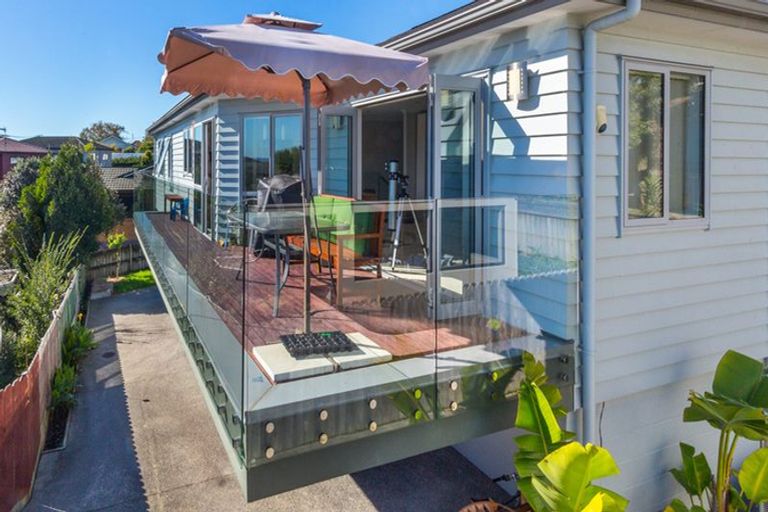 Photo of property in 17a Waller Avenue, Bucklands Beach, Auckland, 2012