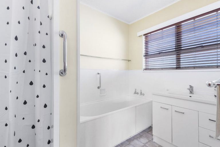 Photo of property in 6 Morrow Avenue, St Andrews, Hamilton, 3200