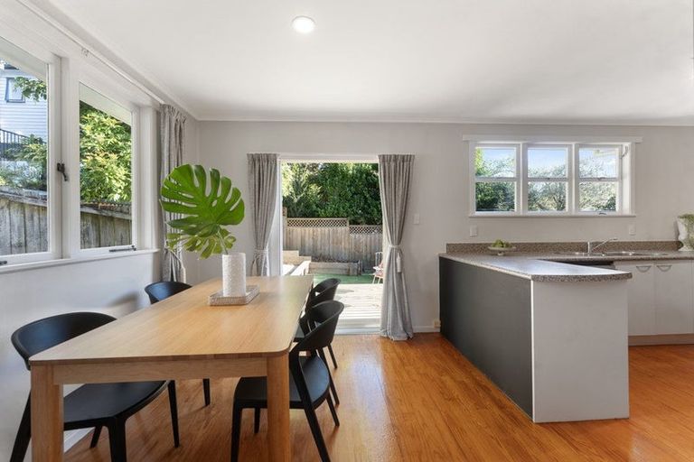 Photo of property in 1/12 Selwyn Crescent, Forrest Hill, Auckland, 0620