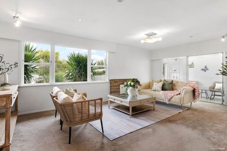 Photo of property in 63 La Trobe Street, Pakuranga Heights, Auckland, 2010