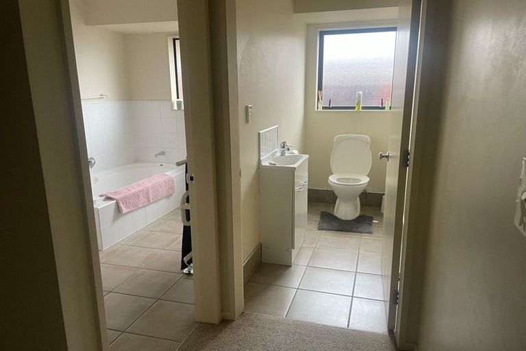 Photo of property in 7 Ron Place, Fitzherbert, Palmerston North, 4410