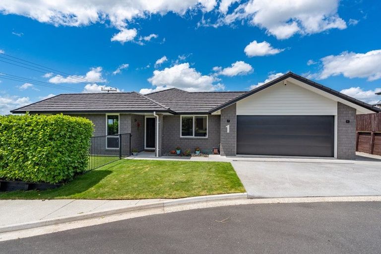 Photo of property in 1 Ruske Place, Grandview Heights, Hamilton, 3200