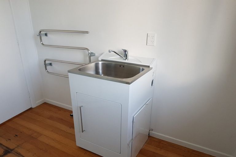 Photo of property in 176 Beach Haven Road, Beach Haven, Auckland, 0626