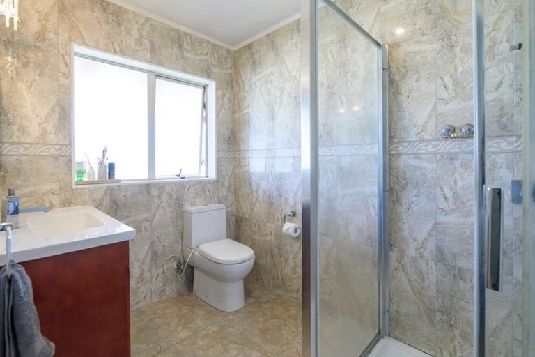 Photo of property in 49 Patts Avenue, Glendene, Auckland, 0602