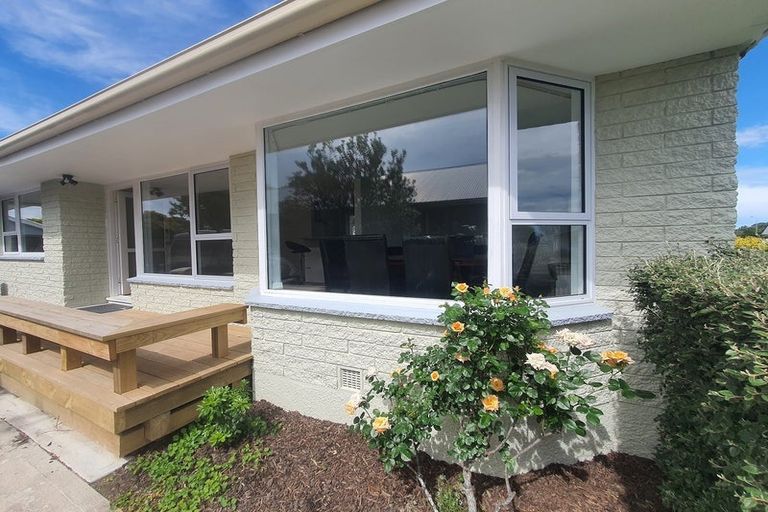 Photo of property in 150 Queenspark Drive, Parklands, Christchurch, 8083