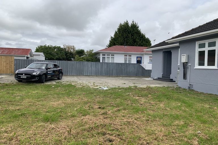 Photo of property in 74 Queenwood Road, Levin, 5510