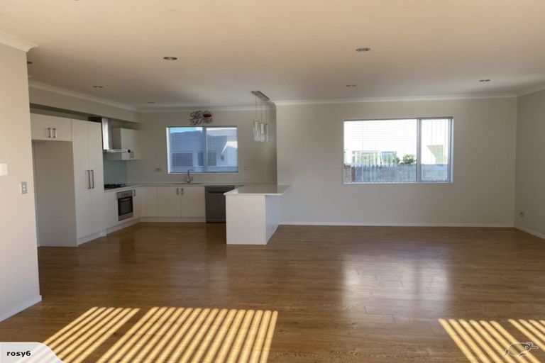 Photo of property in 43 Maylee Crescent, Gulf Harbour, Whangaparaoa, 0930