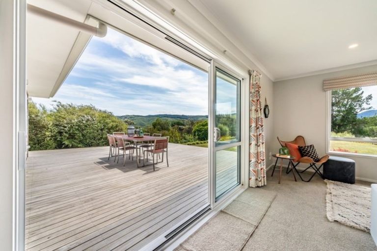 Photo of property in 29 Mt Marua Drive, Timberlea, Upper Hutt, 5018