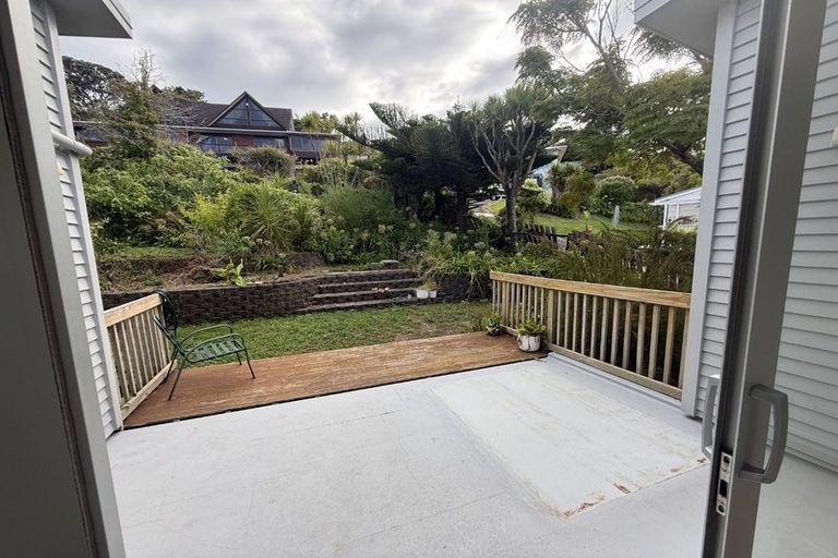 Photo of property in 18 Zita Avenue, Matakatia, Whangaparaoa, 0930