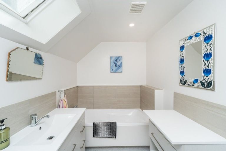 Photo of property in 32 Pioneer Highway, Awapuni, Palmerston North, 4412