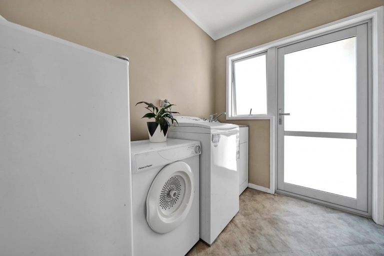 Photo of property in 77 Clemow Road, Fitzroy, New Plymouth, 4312