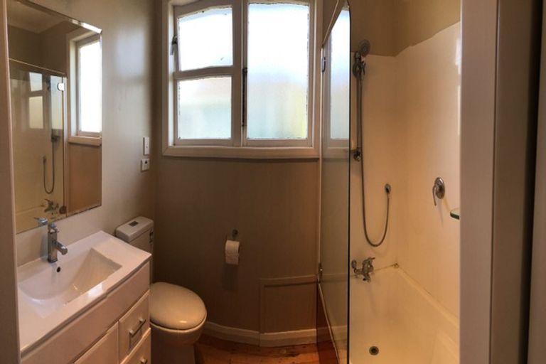 Photo of property in 8 Arimu Road, Papakura, 2110