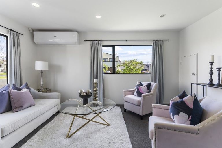 Photo of property in 11 Spalding Rise, Golflands, Auckland, 2013