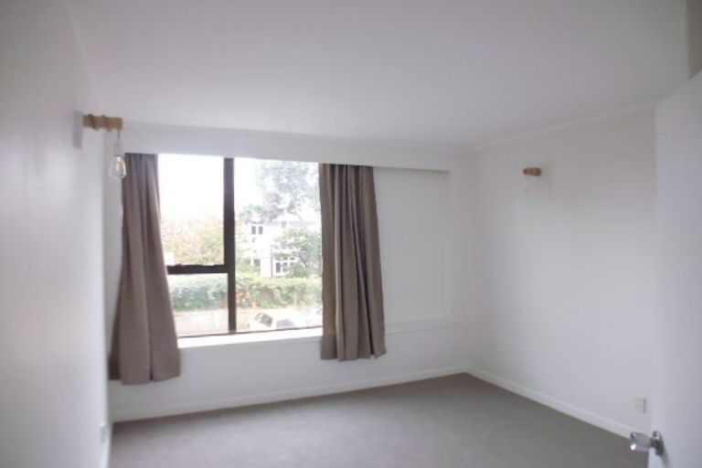 Photo of property in Hobson Court Flats, 18/70 Hobson Street, Thorndon, Wellington, 6011