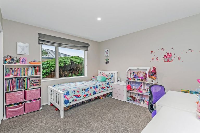 Photo of property in 100 Shillingford Boulevard, Rolleston, 7615