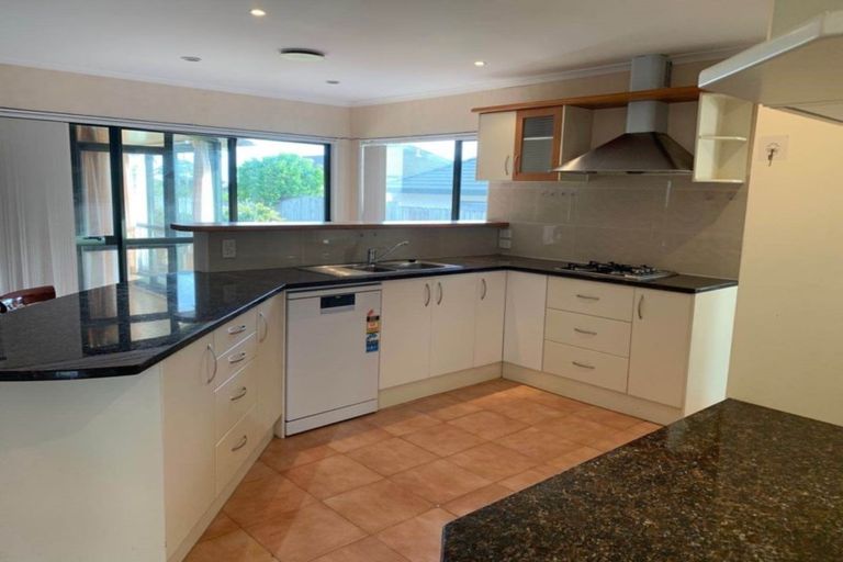 Photo of property in 21 Kilsyth Way, East Tamaki Heights, Auckland, 2016