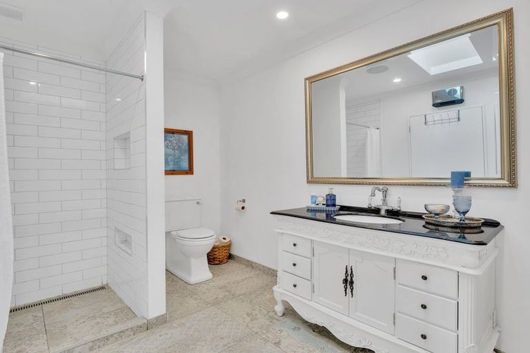 Photo of property in 237 High Street, Oxford, 7430