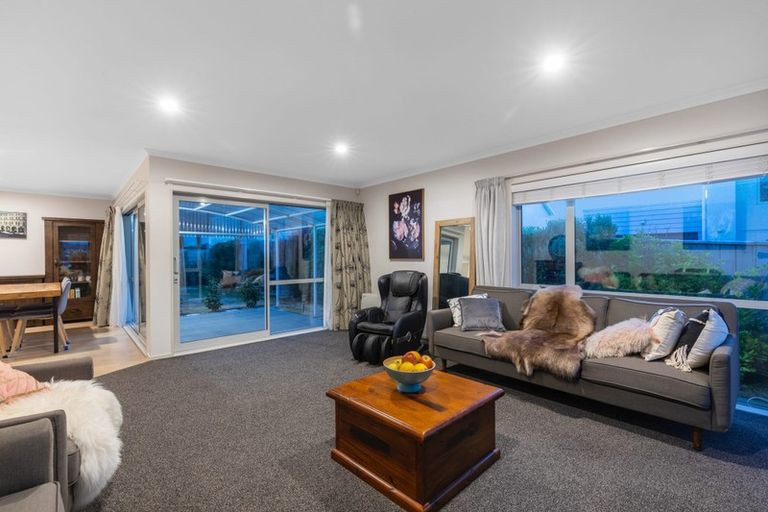 Photo of property in 6 Grace Cove, Aotea, Porirua, 5024
