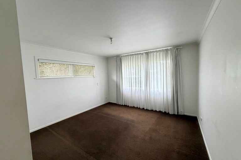Photo of property in 23 Gill Avenue, Te Atatu Peninsula, Auckland, 0610