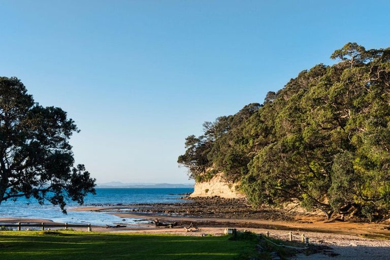 Photo of property in 3 Pamu Wera Drive, Stanmore Bay, 0932