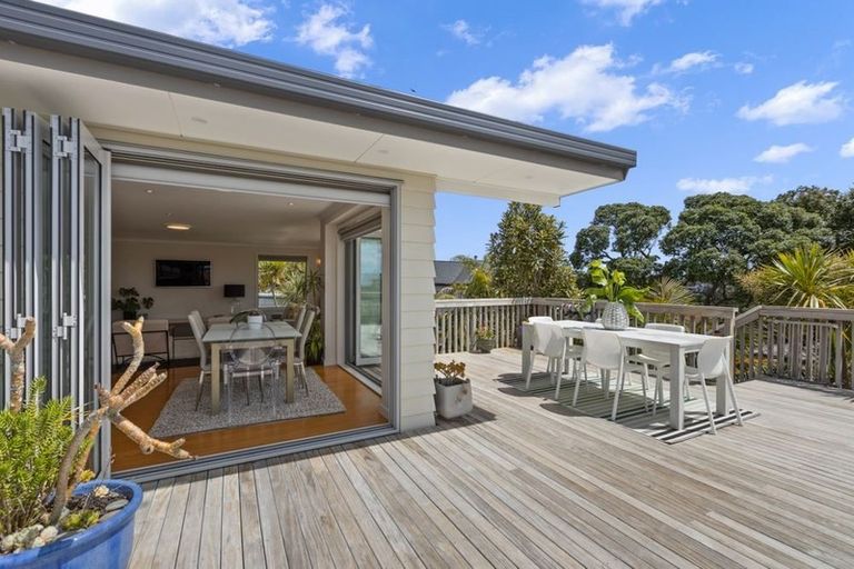 Photo of property in 105 Kowhai Road, Mairangi Bay, Auckland, 0630