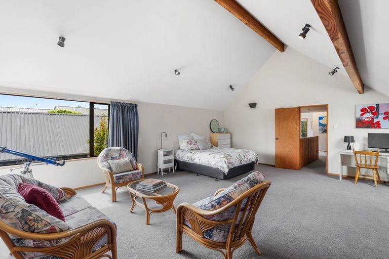 Photo of property in 16 Felstead Place, Avonhead, Christchurch, 8042