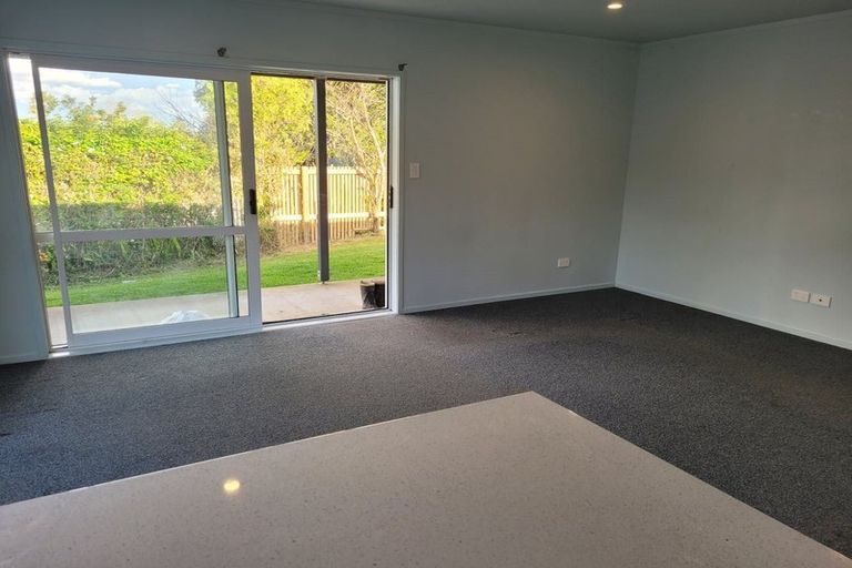 Photo of property in 5 Rickards Place, New Lynn, Auckland, 0600