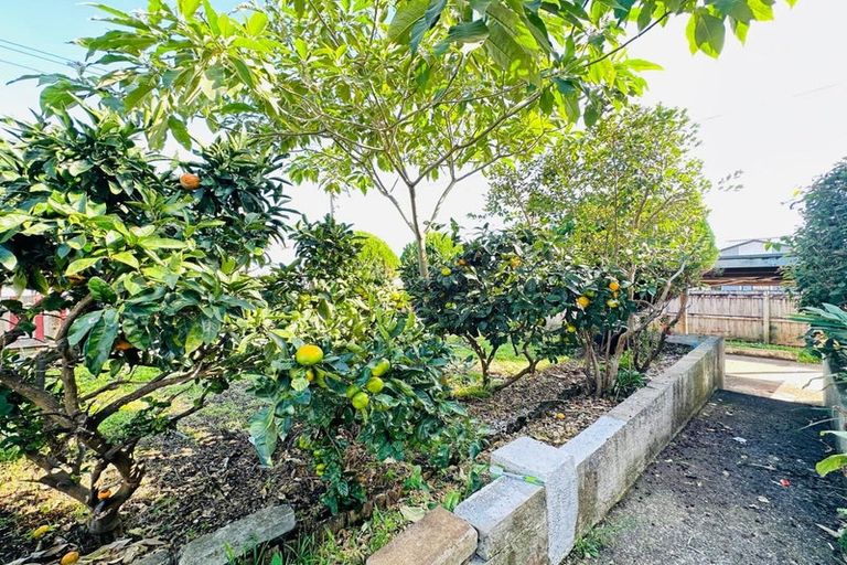 Photo of property in 39 Cambridge Terrace, Papatoetoe, Auckland, 2025