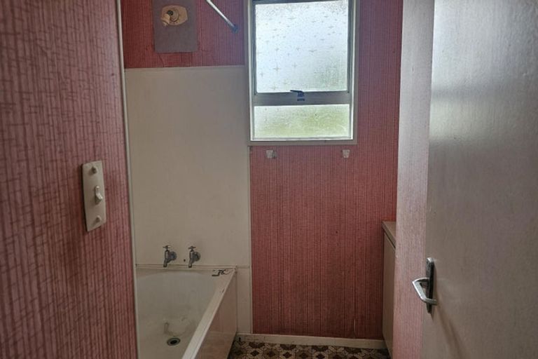 Photo of property in 5 Grey Street, Patea, 4520