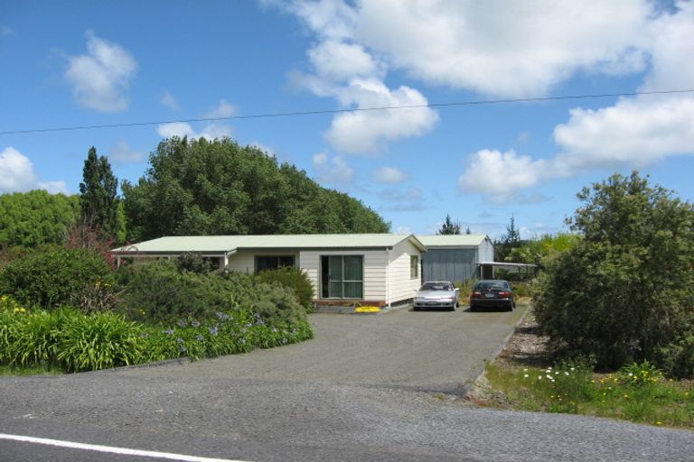 Photo of property in 806 Waitakere Road, Kumeu, 0891