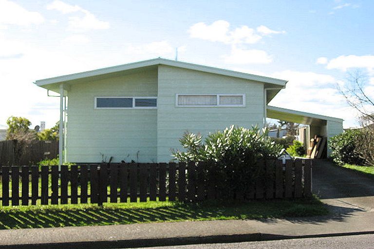 Photo of property in 1 Churchill Street, Waipukurau, 4200
