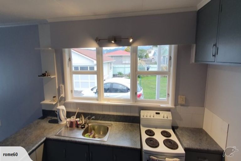 Photo of property in 6 Winchester Street, Levin, 5510