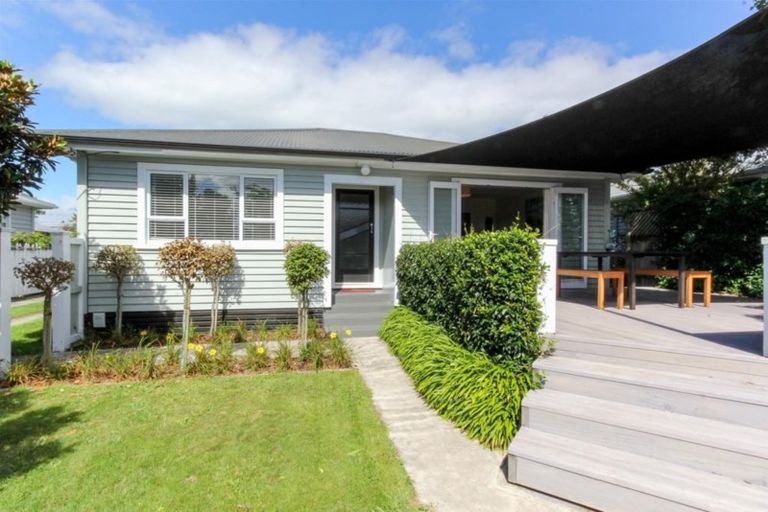 Photo of property in 18 Karaka Street, Merrilands, New Plymouth, 4312