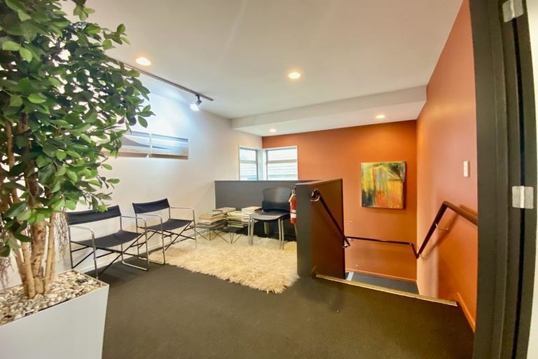 Photo of property in 1/108 Lincoln Road, Henderson, Auckland, 0610