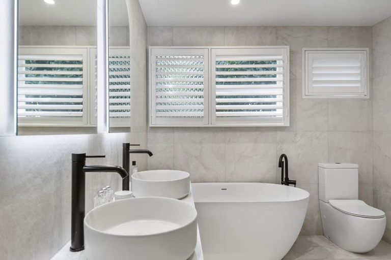 Photo of property in 2/35a Rangatira Road, Beach Haven, Auckland, 0626