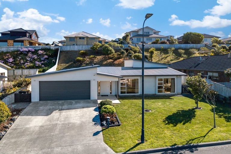 Photo of property in 18 Dusky Crescent, Aotea, Porirua, 5024