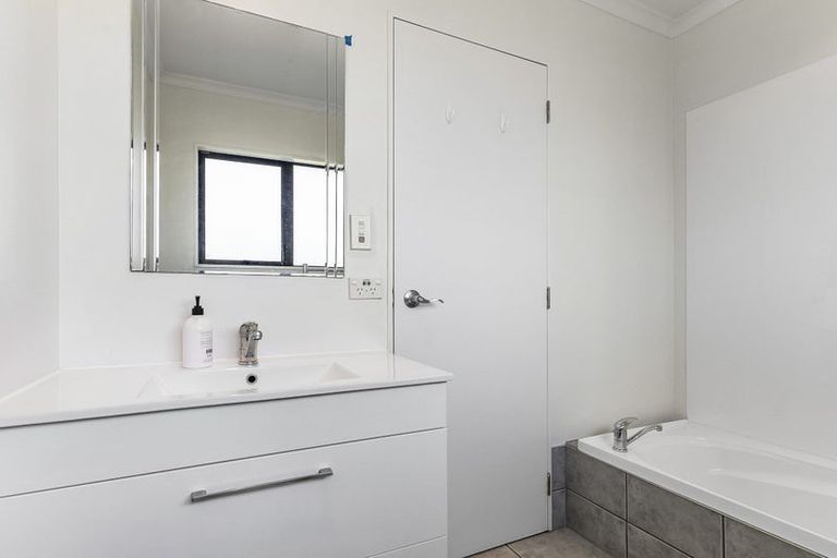 Photo of property in 36 Brian Crescent, Stanmore Bay, Whangaparaoa, 0932