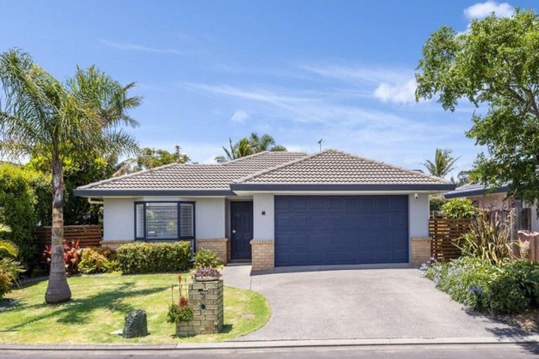 Photo of property in 3 Moy Place, East Tamaki Heights, Auckland, 2016